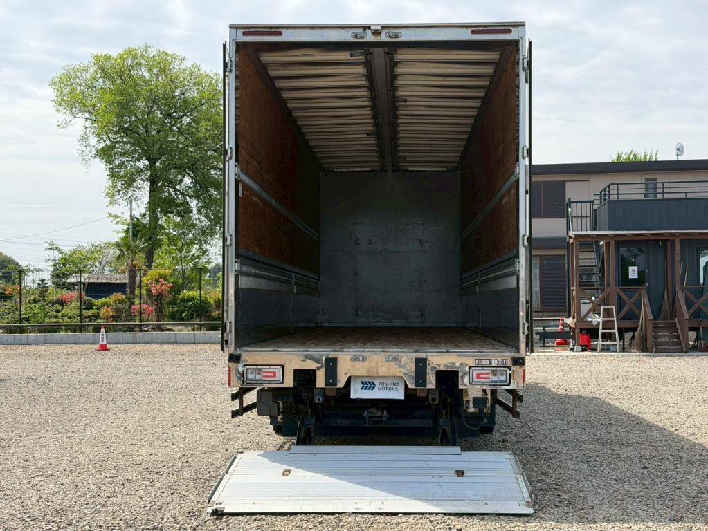 いすゞギガアルミウイング大型（10t）[写真11]