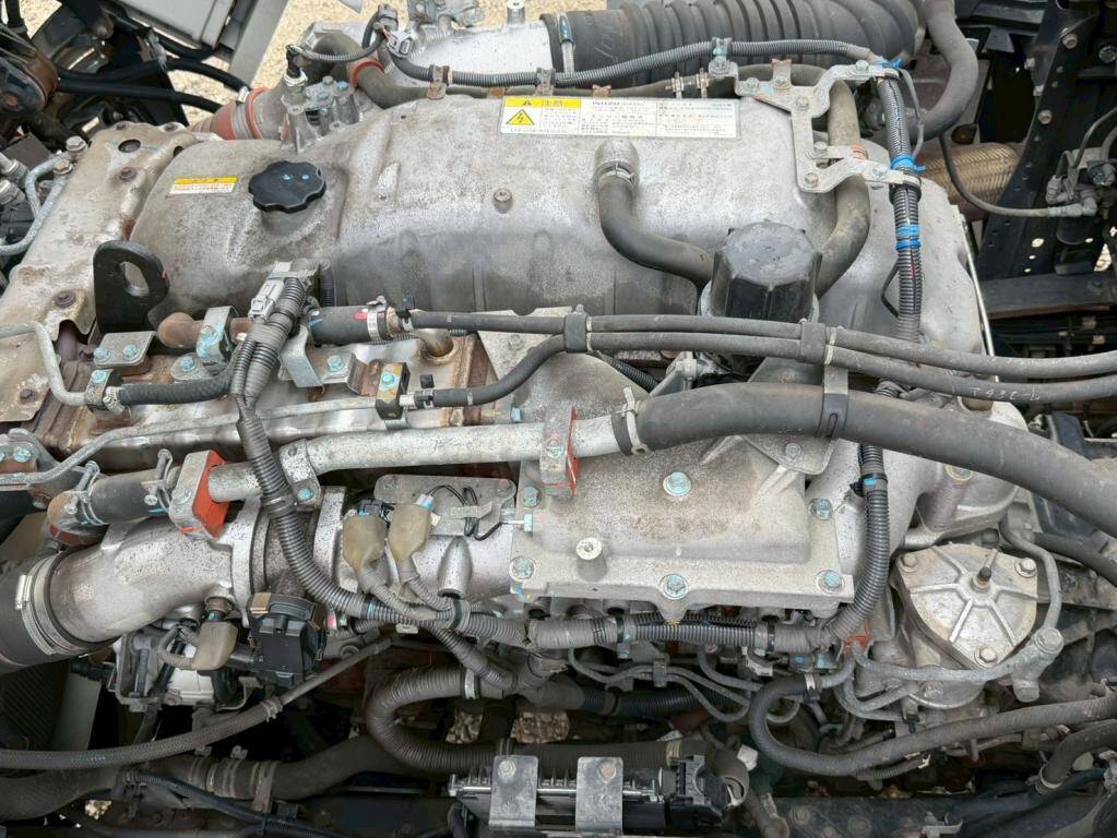 いすゞギガアルミウイング大型（10t）[写真18]