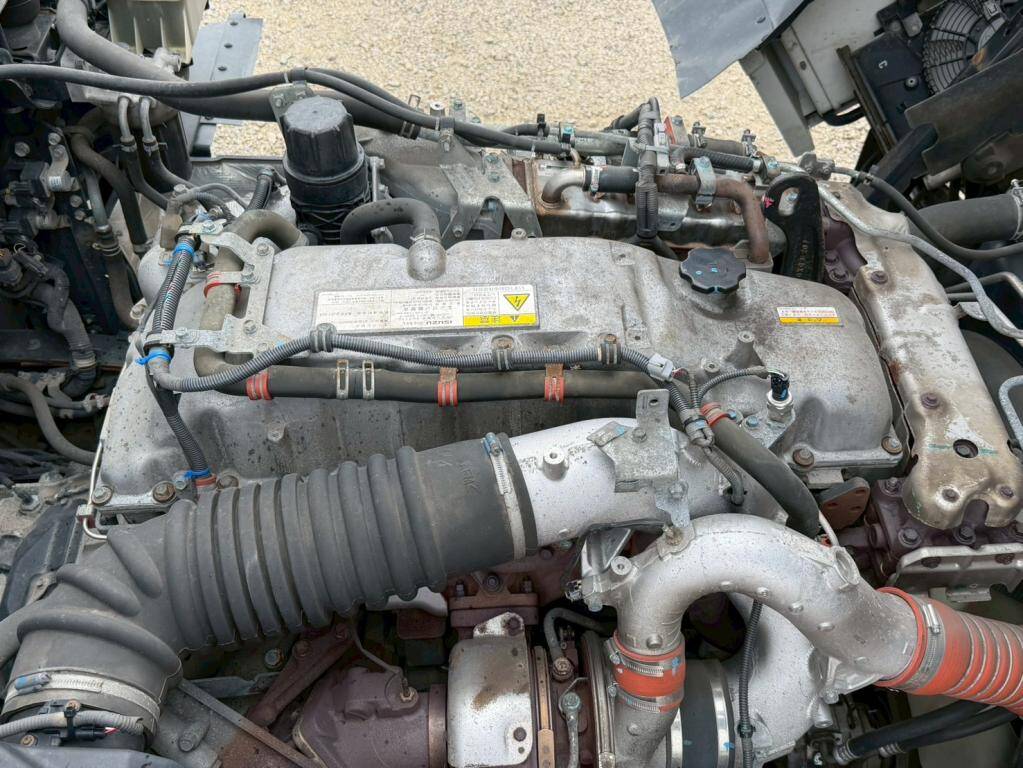 いすゞギガアルミウイング大型（10t）[写真19]