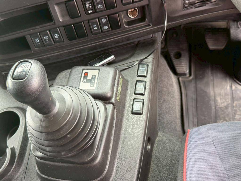 いすゞギガアルミウイング大型（10t）[写真23]