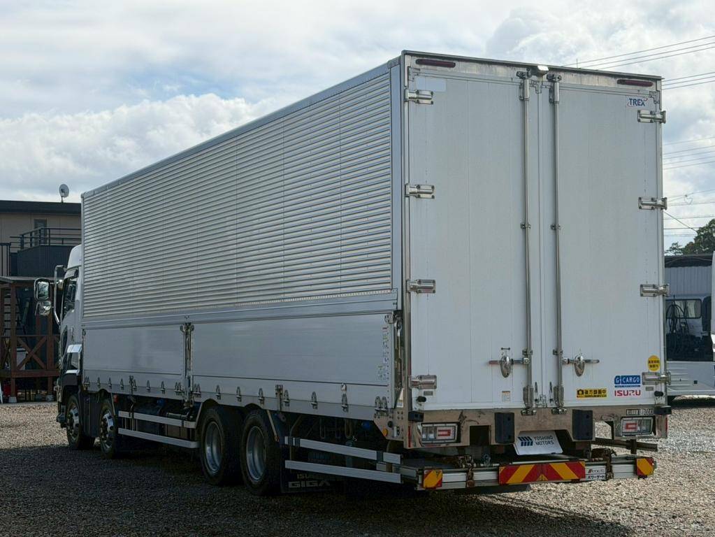 いすゞギガアルミウイング大型（10t）[写真03]