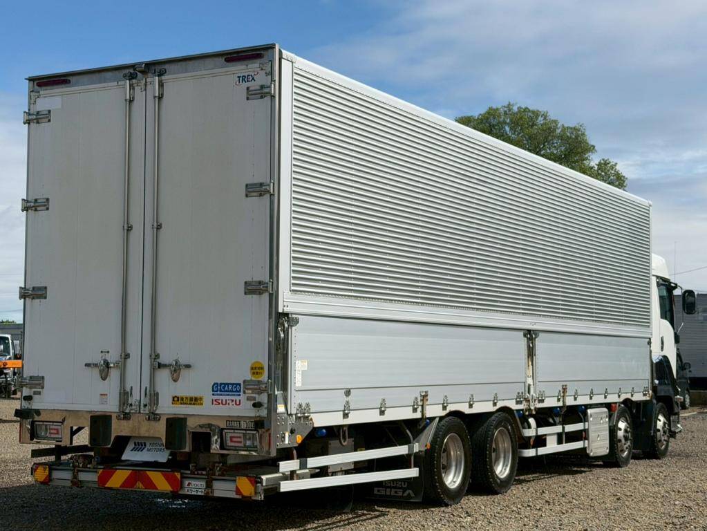 いすゞギガアルミウイング大型（10t）[写真04]