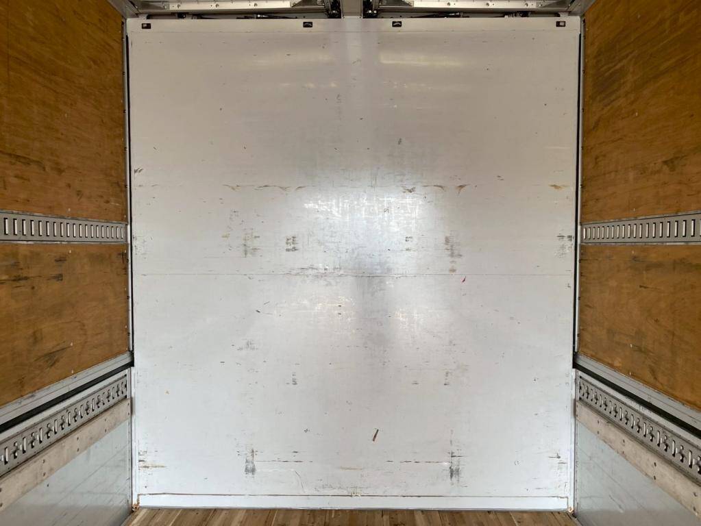 いすゞギガアルミウイング大型（10t）[写真07]