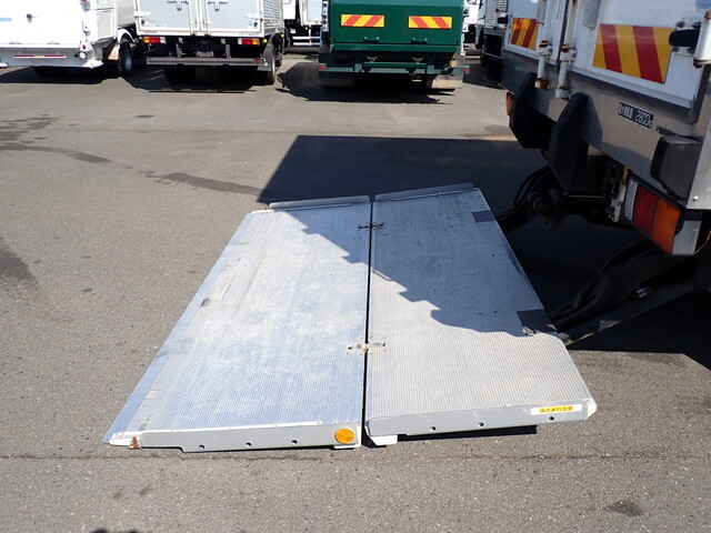 三菱ふそうファイター冷凍車（冷蔵車）中型（4t）[写真13]