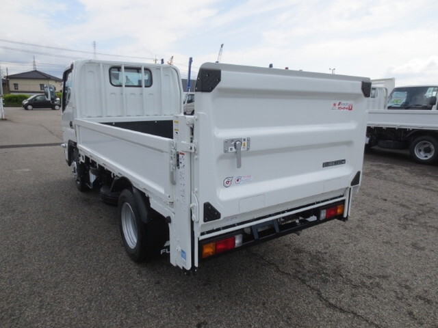 三菱ふそうキャンター平ボディ小型（2t・3t）[写真02]