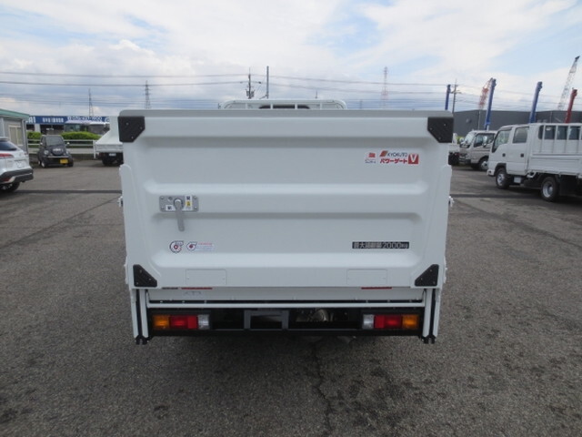 三菱ふそうキャンター平ボディ小型（2t・3t）[写真06]