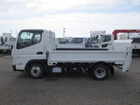 三菱ふそうキャンター平ボディ小型（2t・3t）[写真09]