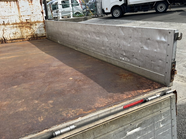 日産アトラスアルミブロック小型（2t・3t）[写真11]