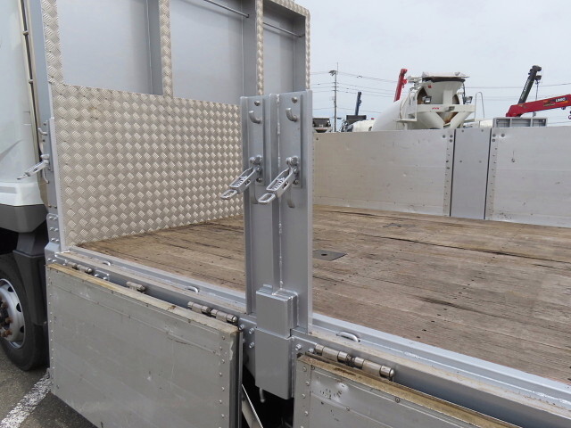 三菱ふそうスーパーグレートアルミブロック大型（10t）[写真26]