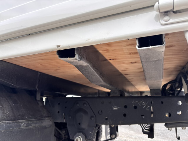 いすゞエルフ平ボディ小型（2t・3t）[写真20]