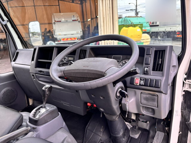 いすゞエルフ平ボディ小型（2t・3t）[写真30]