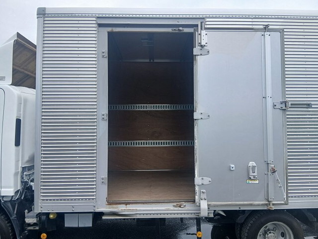 いすゞエルフアルミバン小型（2t・3t）[写真16]
