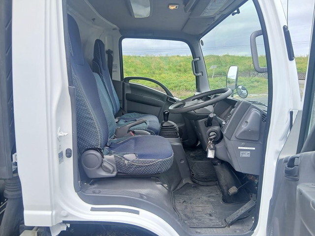 いすゞエルフアルミバン小型（2t・3t）[写真19]