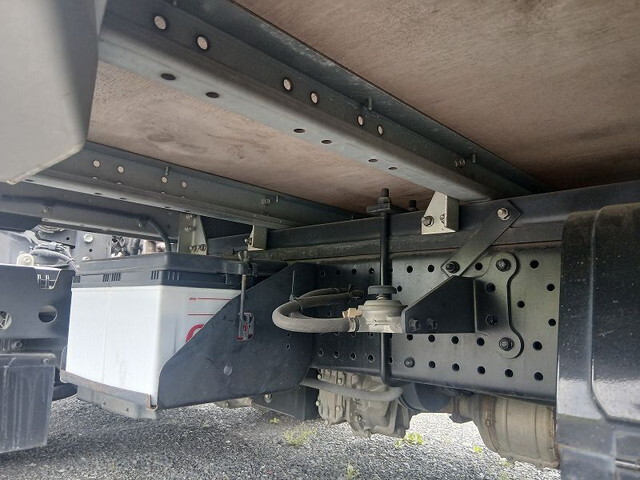 いすゞエルフアルミバン小型（2t・3t）[写真38]