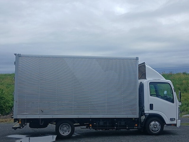 いすゞエルフアルミバン小型（2t・3t）[写真06]