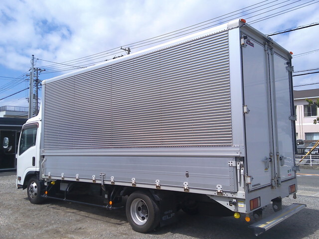 いすゞエルフアルミウイング小型（2t・3t）[写真02]