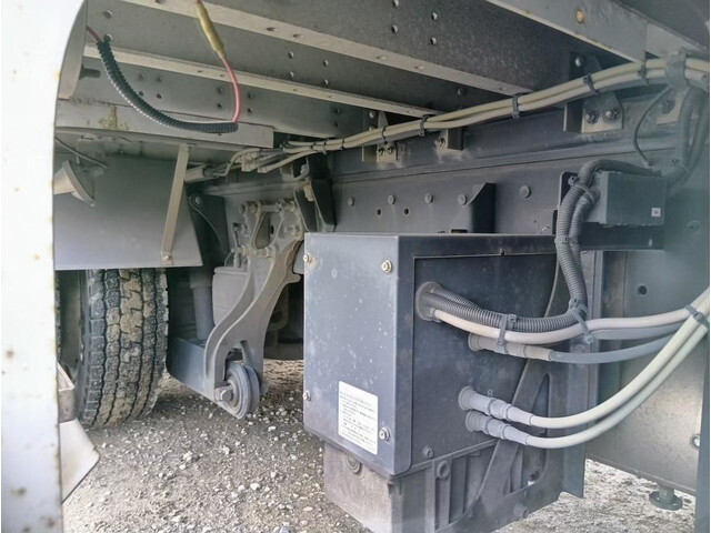 UDトラックスクオンアルミウイング大型（10t）[写真21]