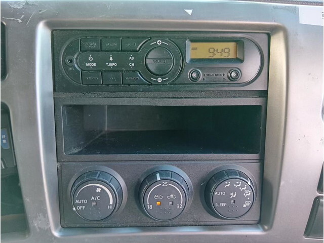 UDトラックスクオンアルミウイング大型（10t）[写真34]