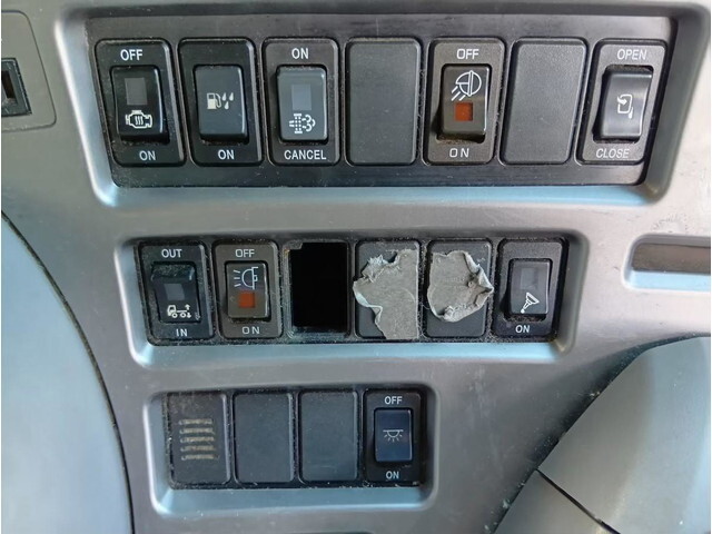 UDトラックスクオンアルミウイング大型（10t）[写真35]