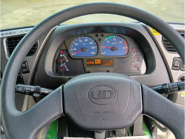 UDトラックスクオンアルミウイング大型（10t）[写真36]