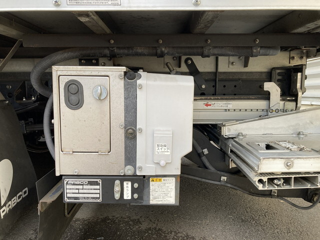 三菱ふそうキャンターアルミバン小型（2t・3t）[写真13]