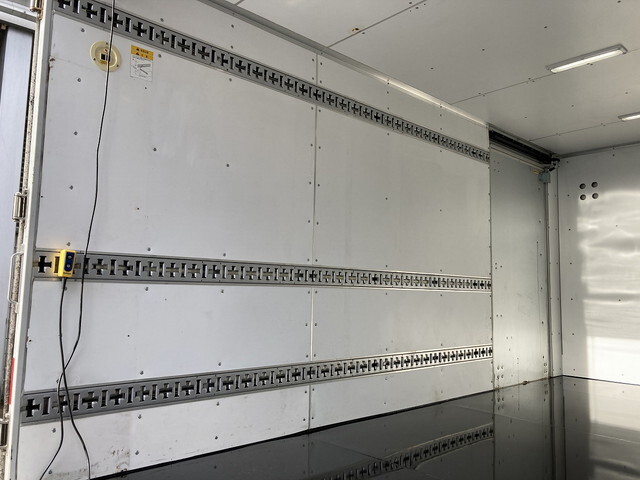 三菱ふそうキャンターアルミバン小型（2t・3t）[写真23]