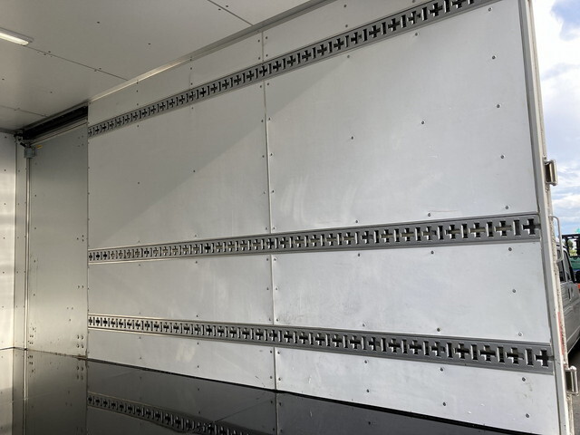 三菱ふそうキャンターアルミバン小型（2t・3t）[写真24]