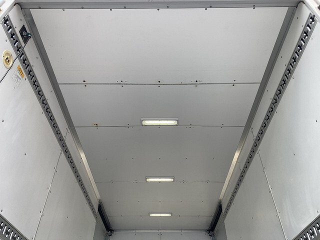 三菱ふそうキャンターアルミバン小型（2t・3t）[写真26]