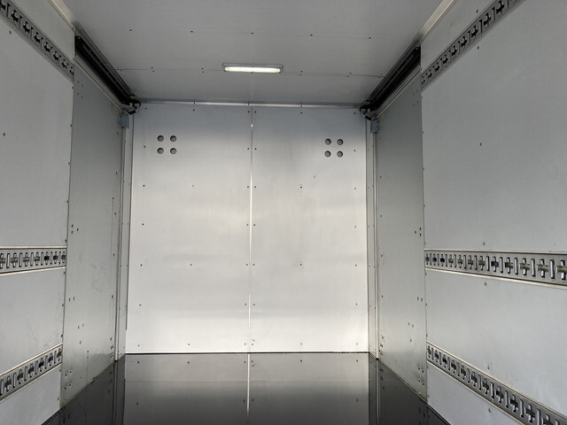 三菱ふそうキャンターアルミバン小型（2t・3t）[写真27]