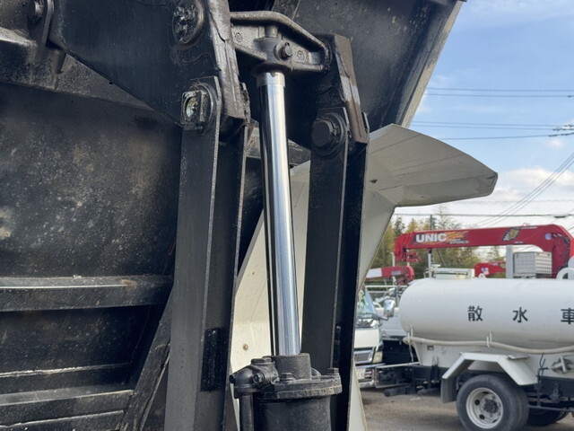 日野レンジャーダンプ中型（4t）[写真13]