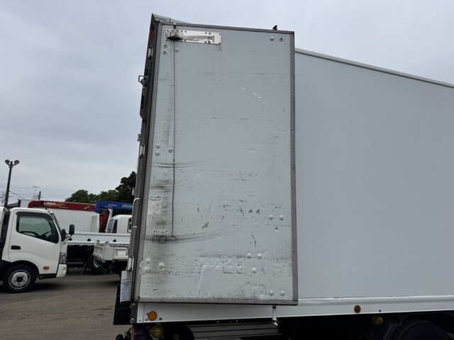 日野レンジャー冷凍車（冷蔵車）中型（4t）[写真13]