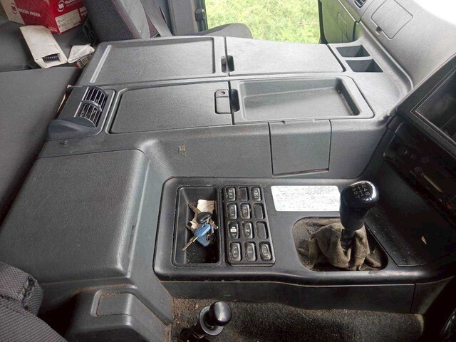 三菱ふそうスーパーグレートアルミブロック大型（10t）[写真26]