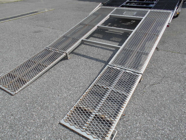 三菱ふそうキャンターキャリアカー小型（2t・3t）[写真12]