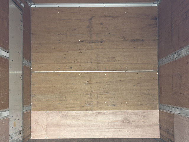 三菱ふそうキャンターアルミバン小型（2t・3t）[写真12]