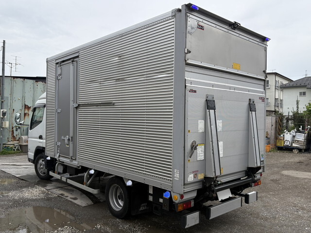 三菱ふそうキャンターアルミバン小型（2t・3t）[写真02]