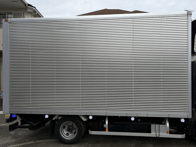 三菱ふそうキャンターアルミバン小型（2t・3t）[写真06]
