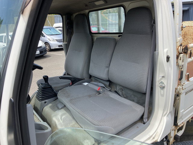 日野デュトロ平ボディ小型（2t・3t）[写真32]