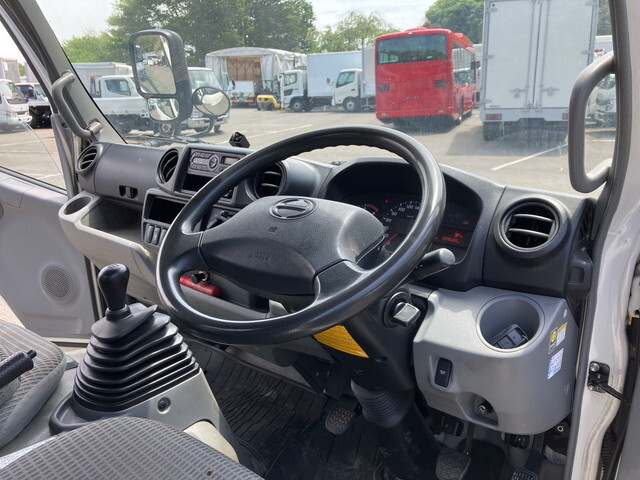 日野デュトロ平ボディ小型（2t・3t）[写真34]