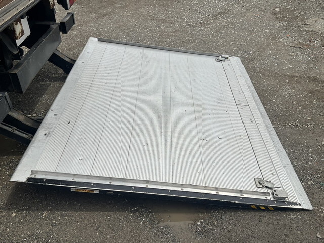 いすゞエルフアルミバン小型（2t・3t）[写真12]