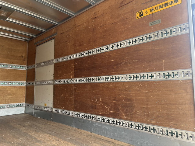 いすゞエルフアルミバン小型（2t・3t）[写真14]