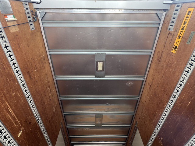 いすゞエルフアルミバン小型（2t・3t）[写真15]