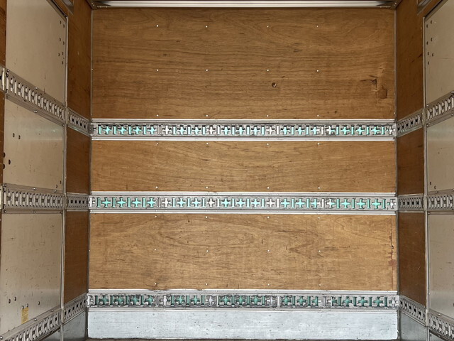 いすゞエルフアルミバン小型（2t・3t）[写真16]