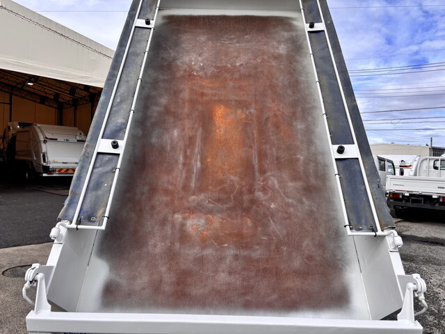 いすゞエルフダンプ小型（2t・3t）[写真10]