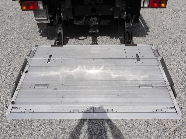 いすゞエルフ冷凍車（冷蔵車）小型（2t・3t）[写真12]