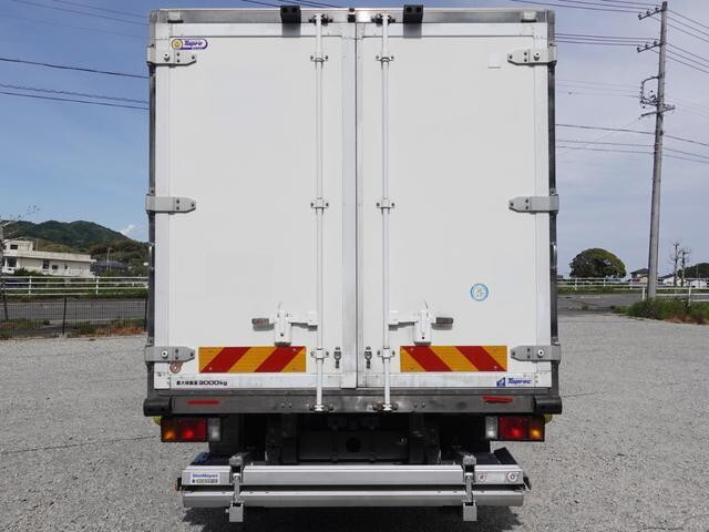 いすゞエルフ冷凍車（冷蔵車）小型（2t・3t）[写真02]