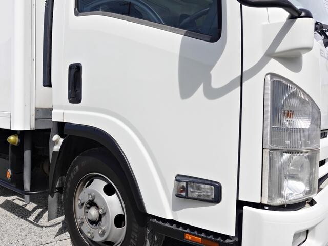 いすゞエルフ冷凍車（冷蔵車）小型（2t・3t）[写真06]