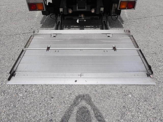 いすゞフォワード冷凍車（冷蔵車）中型（4t）[写真14]