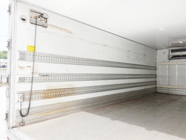 いすゞフォワード冷凍車（冷蔵車）中型（4t）[写真15]