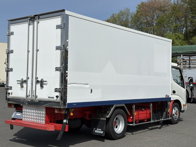 日野デュトロ冷凍車（冷蔵車）小型（2t・3t）[写真04]