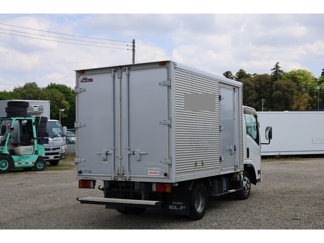いすゞエルフアルミバン小型（2t・3t）[写真04]